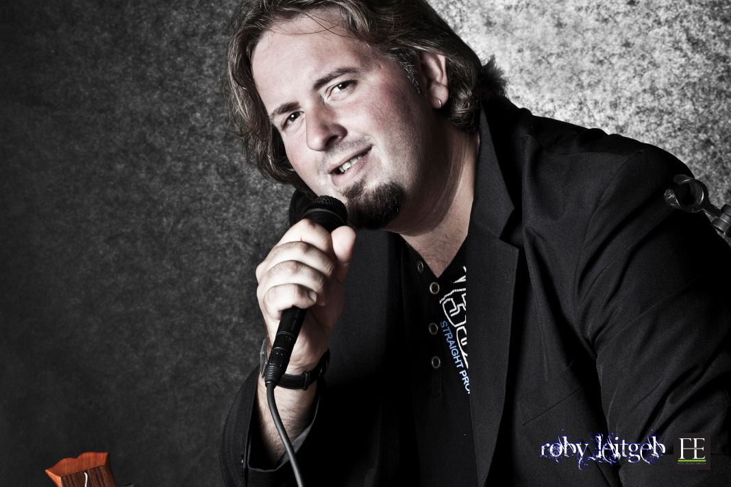 Roby Leitgeb, Gitarrenlehrer und Imker