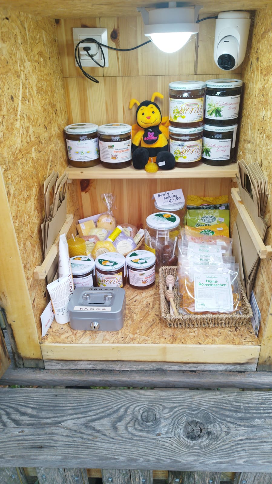 Honigstandl von Roby Leitgeb mit Produkten